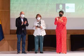Homenaje del Cabildo a las caladoras grancanarias/TA.